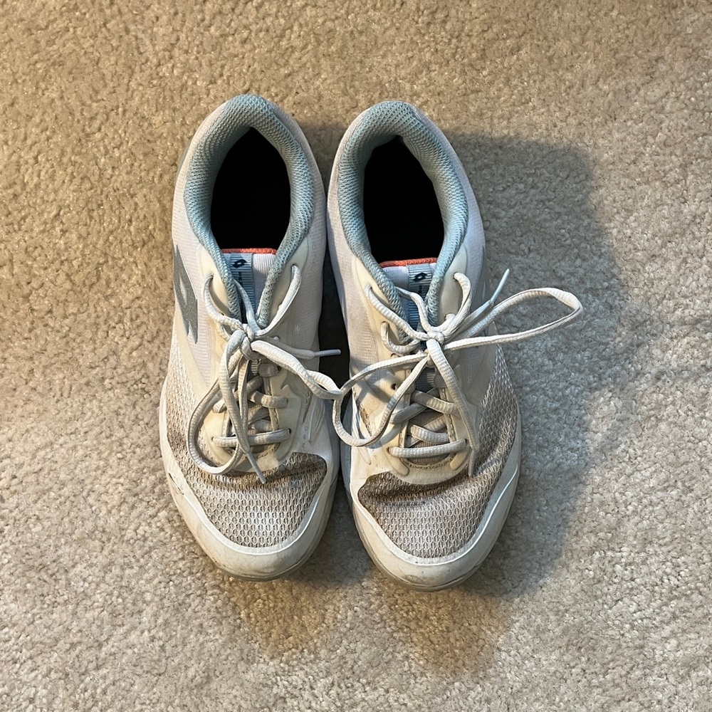 Lotto White and Blue Tennis Court Shoes Size 7.5